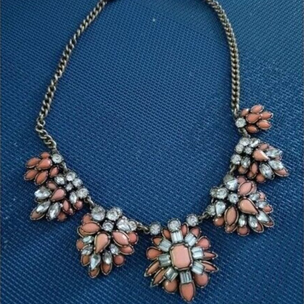 Ladies Fashion necklace
